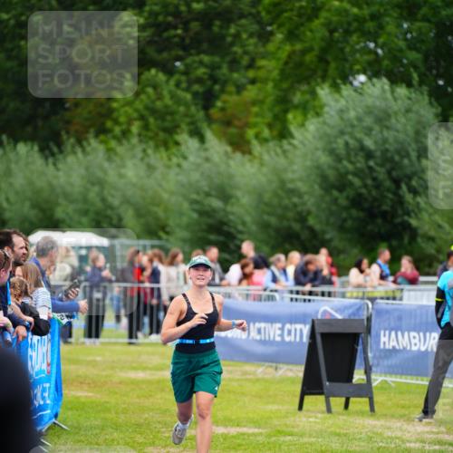 30.08.2026 - Elbe Triathlon Hamburg LAZAROV Photography http://msf.ph/oto/10062511 30.08.2026 11:49:15 Ziel 818 meine-sportfotos.de