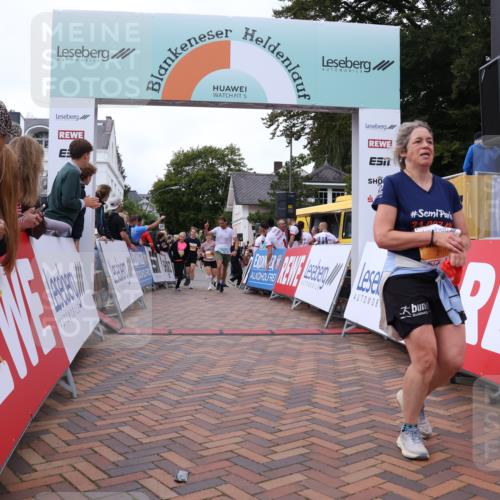 30.08.2026 - Blankeneser Heldenlauf Lena Gebhardt http://msf.ph/oto/10062521 30.08.2026 12:33:48 Ziel 2117, 2125, 4122, 4488 meine-sportfotos.de