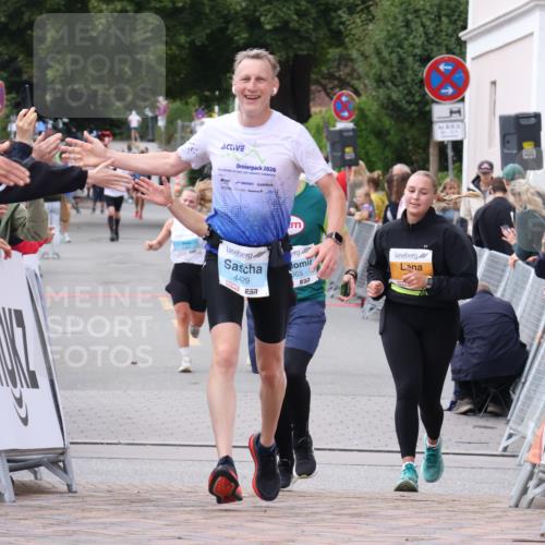 30.08.2026 - Blankeneser Heldenlauf Lena Gebhardt http://msf.ph/oto/10062638 30.08.2026 12:33:58 Ziel 2125, 4040, 4429, 4488 meine-sportfotos.de