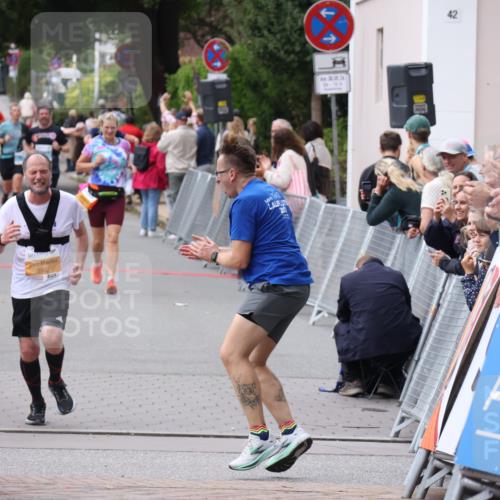 30.08.2026 - Blankeneser Heldenlauf Lena Gebhardt http://msf.ph/oto/10062716 30.08.2026 12:34:19 Ziel  meine-sportfotos.de