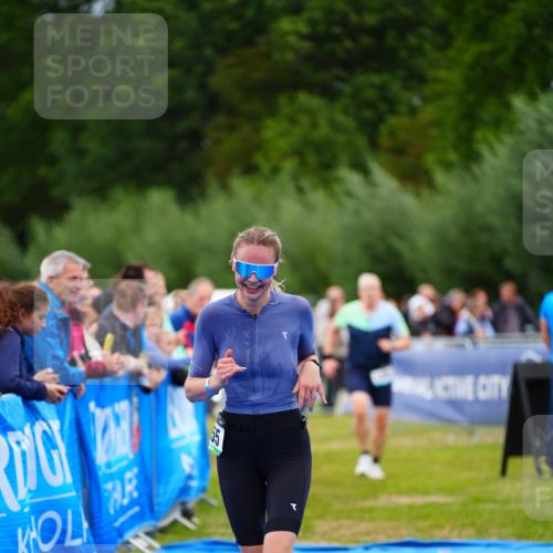 30.08.2026 - Elbe Triathlon Hamburg LAZAROV Photography http://msf.ph/oto/10062807 30.08.2026 11:50:25 Ziel 855, 912, 1282 meine-sportfotos.de