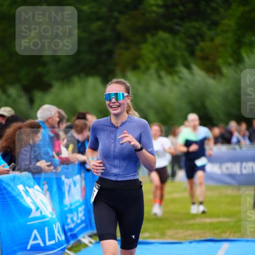 30.08.2026 - Elbe Triathlon Hamburg LAZAROV Photography http://msf.ph/oto/10062809 30.08.2026 11:50:25 Ziel 855, 912, 1282 meine-sportfotos.de