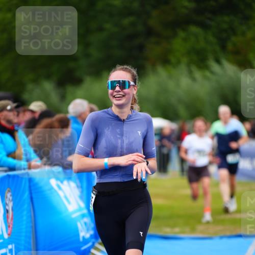 30.08.2026 - Elbe Triathlon Hamburg LAZAROV Photography http://msf.ph/oto/10062812 30.08.2026 11:50:25 Ziel 855, 912, 1282 meine-sportfotos.de