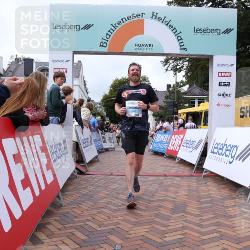 30.08.2026 - Blankeneser Heldenlauf Lena Gebhardt http://msf.ph/oto/10062852 30.08.2026 12:34:36 Ziel 2928, 4347, 4449 meine-sportfotos.de