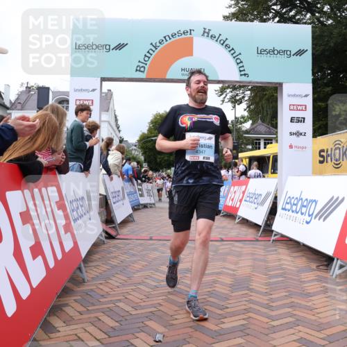 30.08.2026 - Blankeneser Heldenlauf Lena Gebhardt http://msf.ph/oto/10062855 30.08.2026 12:34:36 Ziel 2928, 4347, 4449 meine-sportfotos.de