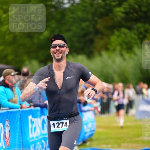 30.08.2026 - Elbe Triathlon Hamburg LAZAROV Photography http://msf.ph/oto/10062890 30.08.2026 11:51:03 Ziel 833, 1274, 1293 meine-sportfotos.de