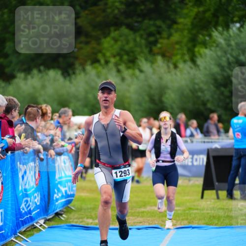 30.08.2026 - Elbe Triathlon Hamburg LAZAROV Photography http://msf.ph/oto/10062897 30.08.2026 11:51:06 Ziel 833, 1274, 1293 meine-sportfotos.de