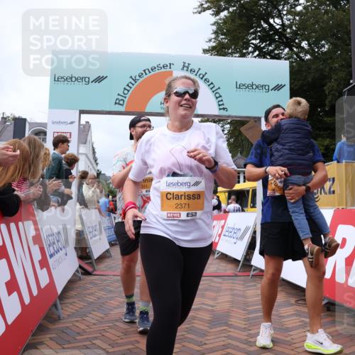 30.08.2026 - Blankeneser Heldenlauf Lena Gebhardt http://msf.ph/oto/10062907 30.08.2026 12:34:45 Ziel 2311, 2371, 2372, 2844, 2901, 4449 meine-sportfotos.de
