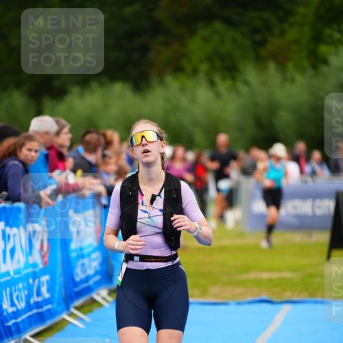 30.08.2026 - Elbe Triathlon Hamburg LAZAROV Photography http://msf.ph/oto/10062911 30.08.2026 11:51:09 Ziel 833, 1293 meine-sportfotos.de
