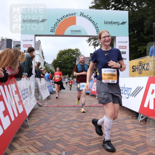 30.08.2026 - Blankeneser Heldenlauf Lena Gebhardt http://msf.ph/oto/10062941 30.08.2026 12:34:51 Ziel 2311, 2371, 2372, 2628, 2844, 2901, 4435 meine-sportfotos.de