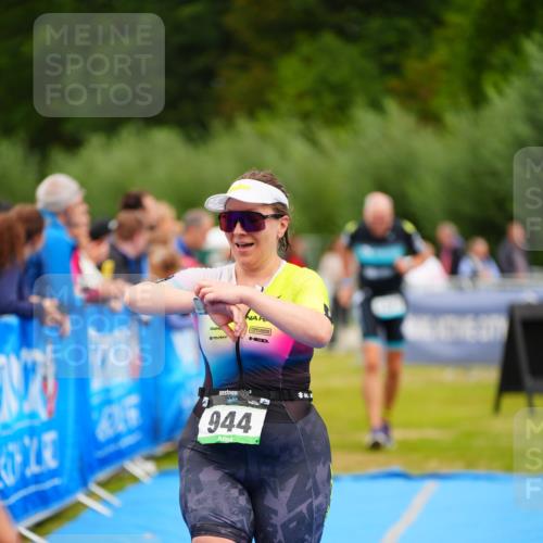 30.08.2026 - Elbe Triathlon Hamburg LAZAROV Photography http://msf.ph/oto/10062954 30.08.2026 11:51:23 Ziel 944, 1288, 1347 meine-sportfotos.de