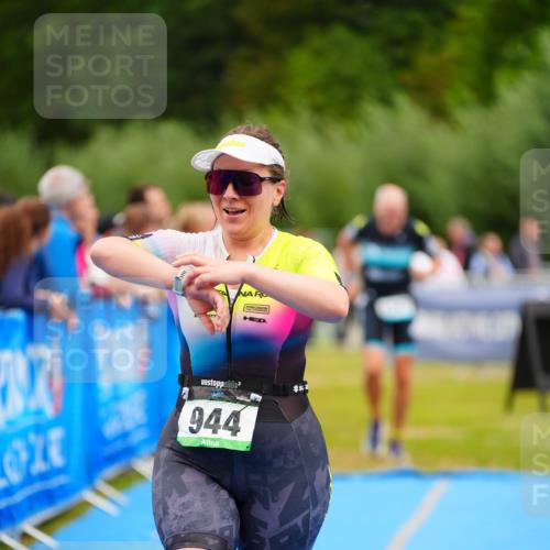 30.08.2026 - Elbe Triathlon Hamburg LAZAROV Photography http://msf.ph/oto/10062958 30.08.2026 11:51:23 Ziel 944, 1288, 1347 meine-sportfotos.de