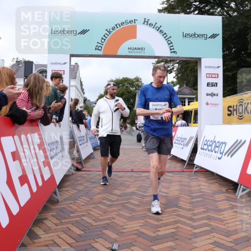 30.08.2026 - Blankeneser Heldenlauf Lena Gebhardt http://msf.ph/oto/10062991 30.08.2026 12:35:01 Ziel 4095, 4187, 4191 meine-sportfotos.de