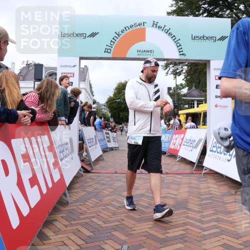 30.08.2026 - Blankeneser Heldenlauf Lena Gebhardt http://msf.ph/oto/10062998 30.08.2026 12:35:03 Ziel 4095, 4187, 4191 meine-sportfotos.de
