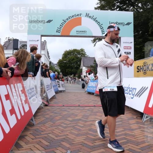 30.08.2026 - Blankeneser Heldenlauf Lena Gebhardt http://msf.ph/oto/10063002 30.08.2026 12:35:03 Ziel 4095, 4187, 4191 meine-sportfotos.de