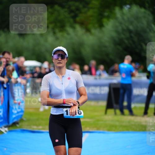 30.08.2026 - Elbe Triathlon Hamburg LAZAROV Photography http://msf.ph/oto/10063008 30.08.2026 11:51:46 Ziel 932, 1332, 1516 meine-sportfotos.de