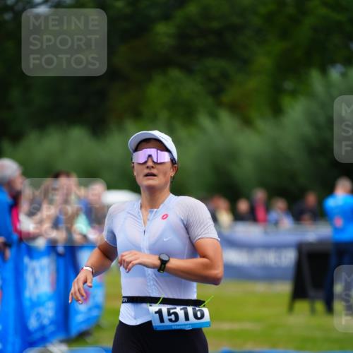30.08.2026 - Elbe Triathlon Hamburg LAZAROV Photography http://msf.ph/oto/10063011 30.08.2026 11:51:46 Ziel 932, 1332, 1516 meine-sportfotos.de