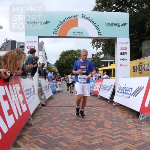 30.08.2026 - Blankeneser Heldenlauf Lena Gebhardt http://msf.ph/oto/10063018 30.08.2026 12:35:14 Ziel 4036, 4321, 4439, 4471 meine-sportfotos.de