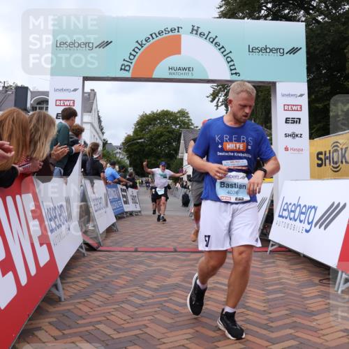 30.08.2026 - Blankeneser Heldenlauf Lena Gebhardt http://msf.ph/oto/10063021 30.08.2026 12:35:15 Ziel 4036, 4321, 4439, 4471 meine-sportfotos.de