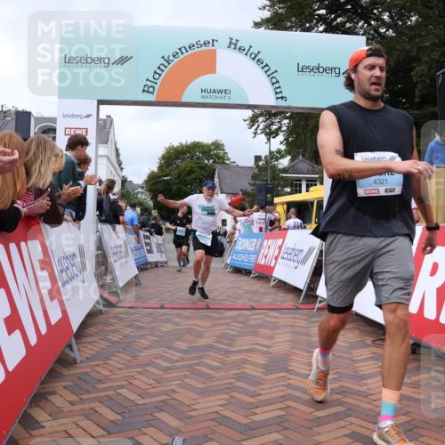 30.08.2026 - Blankeneser Heldenlauf Lena Gebhardt http://msf.ph/oto/10063028 30.08.2026 12:35:17 Ziel 2085, 4036, 4321, 4439, 4471 meine-sportfotos.de