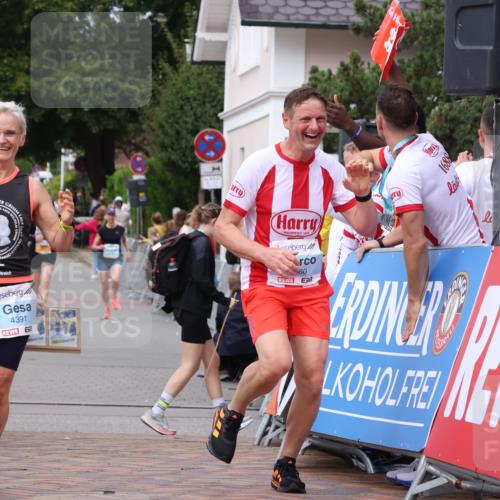30.08.2026 - Blankeneser Heldenlauf Lena Gebhardt http://msf.ph/oto/10063093 30.08.2026 12:35:32 Ziel 4123, 4360, 4391 meine-sportfotos.de