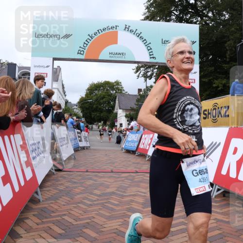 30.08.2026 - Blankeneser Heldenlauf Lena Gebhardt http://msf.ph/oto/10063112 30.08.2026 12:35:35 Ziel 4123, 4360, 4391 meine-sportfotos.de