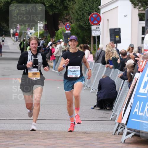 30.08.2026 - Blankeneser Heldenlauf Lena Gebhardt http://msf.ph/oto/10063119 30.08.2026 12:35:39 Ziel 2786, 4105, 4360, 4391 meine-sportfotos.de