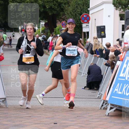 30.08.2026 - Blankeneser Heldenlauf Lena Gebhardt http://msf.ph/oto/10063122 30.08.2026 12:35:39 Ziel 2786, 4105, 4360, 4391 meine-sportfotos.de