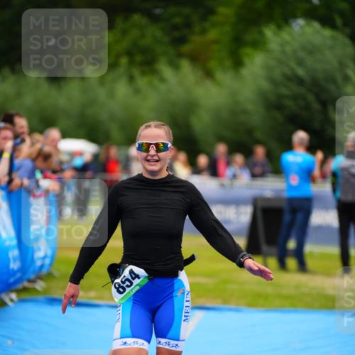 30.08.2026 - Elbe Triathlon Hamburg LAZAROV Photography http://msf.ph/oto/10063133 30.08.2026 11:52:34 Ziel 854 meine-sportfotos.de
