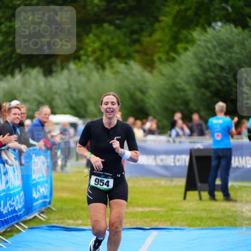 30.08.2026 - Elbe Triathlon Hamburg LAZAROV Photography http://msf.ph/oto/10063166 30.08.2026 11:53:22 Ziel 891, 902, 954 meine-sportfotos.de