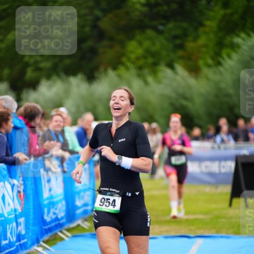 30.08.2026 - Elbe Triathlon Hamburg LAZAROV Photography http://msf.ph/oto/10063171 30.08.2026 11:53:23 Ziel 891, 902, 954 meine-sportfotos.de