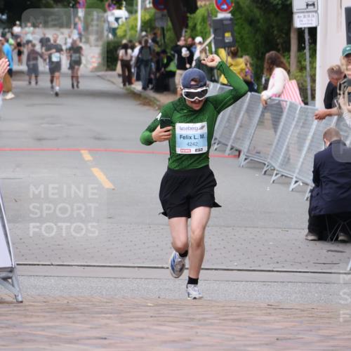 30.08.2026 - Blankeneser Heldenlauf Lena Gebhardt http://msf.ph/oto/10063172 30.08.2026 12:36:26 Ziel 4242 meine-sportfotos.de
