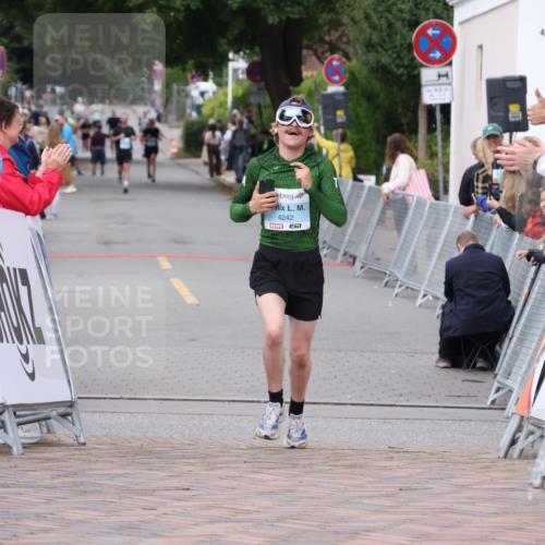30.08.2026 - Blankeneser Heldenlauf Lena Gebhardt http://msf.ph/oto/10063176 30.08.2026 12:36:27 Ziel 4242 meine-sportfotos.de