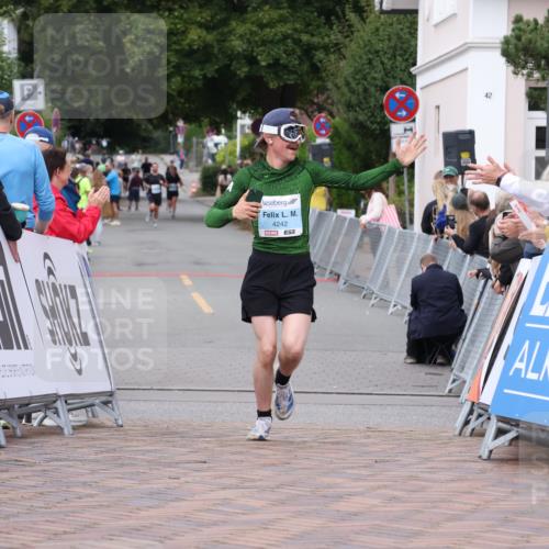 30.08.2026 - Blankeneser Heldenlauf Lena Gebhardt http://msf.ph/oto/10063179 30.08.2026 12:36:27 Ziel 4242 meine-sportfotos.de