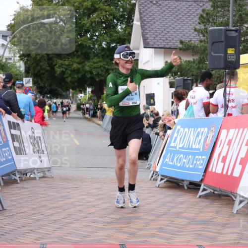 30.08.2026 - Blankeneser Heldenlauf Lena Gebhardt http://msf.ph/oto/10063187 30.08.2026 12:36:29 Ziel 4242 meine-sportfotos.de