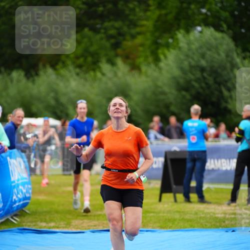 30.08.2026 - Elbe Triathlon Hamburg LAZAROV Photography http://msf.ph/oto/10063189 30.08.2026 11:53:30 Ziel 876, 891, 902, 1426 meine-sportfotos.de