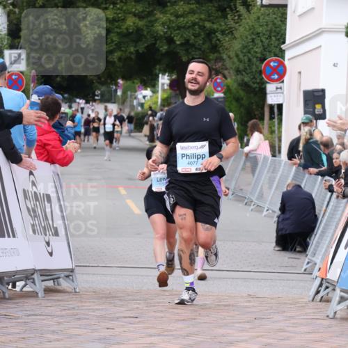 30.08.2026 - Blankeneser Heldenlauf Lena Gebhardt http://msf.ph/oto/10063205 30.08.2026 12:36:48 Ziel 4077, 4153, 4227 meine-sportfotos.de