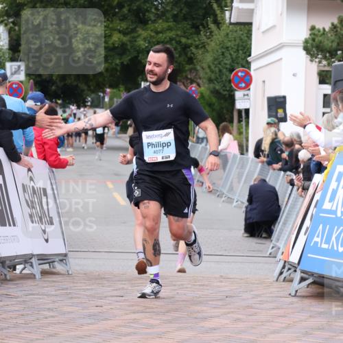 30.08.2026 - Blankeneser Heldenlauf Lena Gebhardt http://msf.ph/oto/10063209 30.08.2026 12:36:48 Ziel 4077, 4153, 4227 meine-sportfotos.de