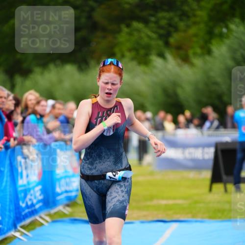 30.08.2026 - Elbe Triathlon Hamburg LAZAROV Photography http://msf.ph/oto/10063210 30.08.2026 11:53:36 Ziel 876, 1291, 1426 meine-sportfotos.de