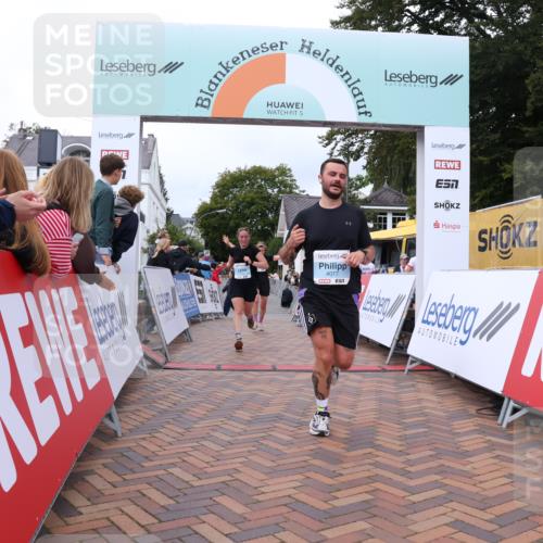 30.08.2026 - Blankeneser Heldenlauf Lena Gebhardt http://msf.ph/oto/10063216 30.08.2026 12:36:51 Ziel 4077, 4153, 4227 meine-sportfotos.de