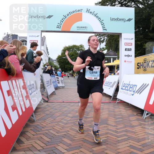 30.08.2026 - Blankeneser Heldenlauf Lena Gebhardt http://msf.ph/oto/10063226 30.08.2026 12:36:53 Ziel 4077, 4153, 4227 meine-sportfotos.de