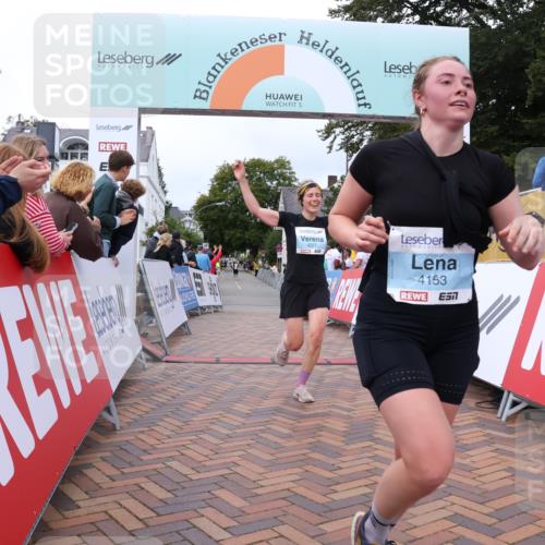 30.08.2026 - Blankeneser Heldenlauf Lena Gebhardt http://msf.ph/oto/10063230 30.08.2026 12:36:53 Ziel 4077, 4153, 4227 meine-sportfotos.de