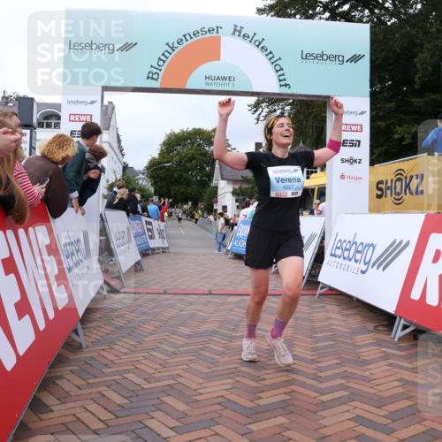 30.08.2026 - Blankeneser Heldenlauf Lena Gebhardt http://msf.ph/oto/10063233 30.08.2026 12:36:54 Ziel 4077, 4153, 4227 meine-sportfotos.de