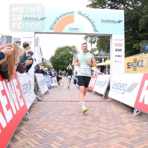 30.08.2026 - Blankeneser Heldenlauf Lena Gebhardt http://msf.ph/oto/10063273 30.08.2026 12:37:18 Ziel 2108, 2109, 4193 meine-sportfotos.de