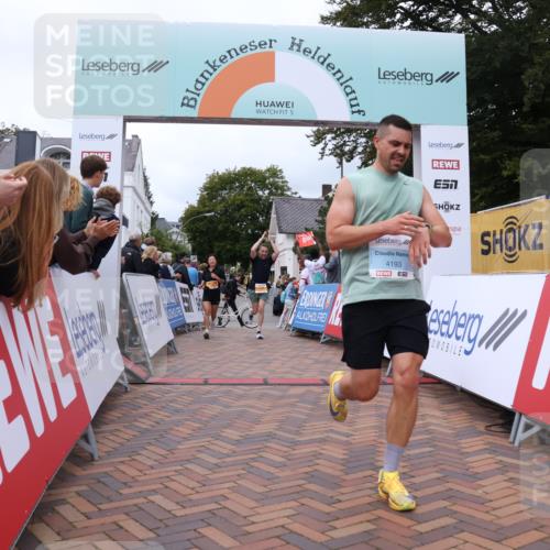30.08.2026 - Blankeneser Heldenlauf Lena Gebhardt http://msf.ph/oto/10063276 30.08.2026 12:37:18 Ziel 2108, 2109, 4193 meine-sportfotos.de