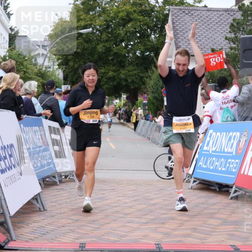 30.08.2026 - Blankeneser Heldenlauf Lena Gebhardt http://msf.ph/oto/10063280 30.08.2026 12:37:19 Ziel 2108, 2109, 4193 meine-sportfotos.de