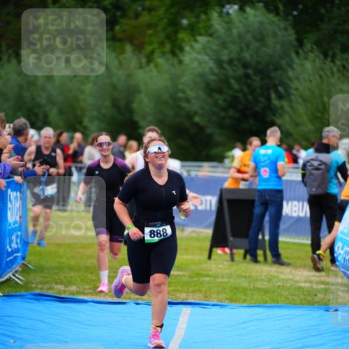 30.08.2026 - Elbe Triathlon Hamburg LAZAROV Photography http://msf.ph/oto/10063286 30.08.2026 11:54:27 Ziel 888, 1350, 1378, 1387 meine-sportfotos.de