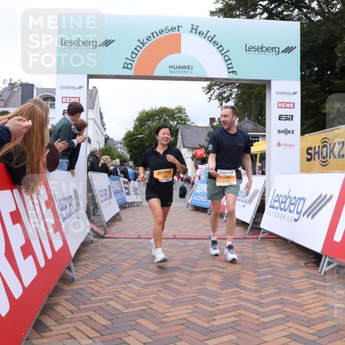 30.08.2026 - Blankeneser Heldenlauf Lena Gebhardt http://msf.ph/oto/10063287 30.08.2026 12:37:21 Ziel 2108, 2109, 4193 meine-sportfotos.de