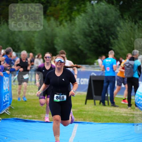 30.08.2026 - Elbe Triathlon Hamburg LAZAROV Photography http://msf.ph/oto/10063289 30.08.2026 11:54:27 Ziel 888, 1350, 1378, 1387 meine-sportfotos.de