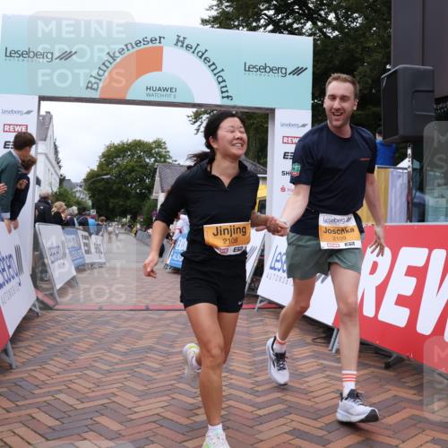 30.08.2026 - Blankeneser Heldenlauf Lena Gebhardt http://msf.ph/oto/10063295 30.08.2026 12:37:22 Ziel 2108, 2109, 4193 meine-sportfotos.de